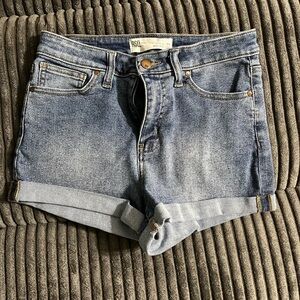Light wash jean RSQ shorts from Tillys, stretchy & comfortable